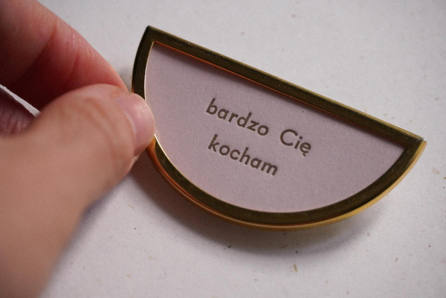 przypinki pełne dobrych słów