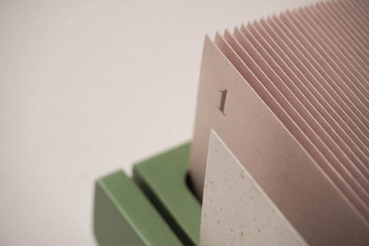 PISTACJA + JASNY RÓŻ kalendarz adwentowy 2025