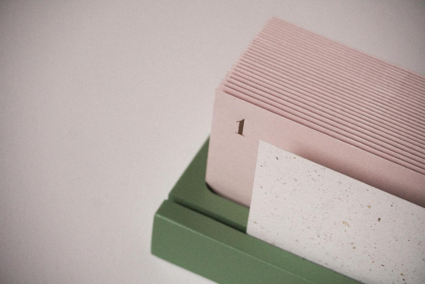 PISTACJA + JASNY RÓŻ kalendarz adwentowy 2025