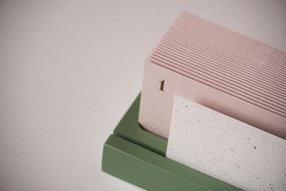 PISTACJA + JASNY RÓŻ kalendarz adwentowy 2025