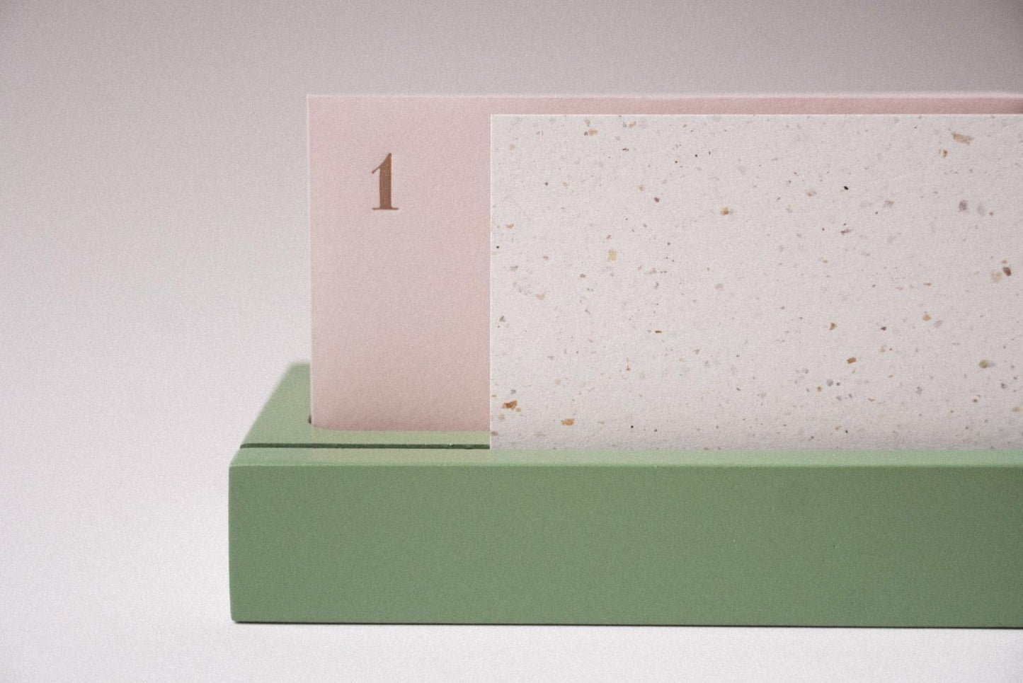 PISTACJA + JASNY RÓŻ kalendarz adwentowy 2025