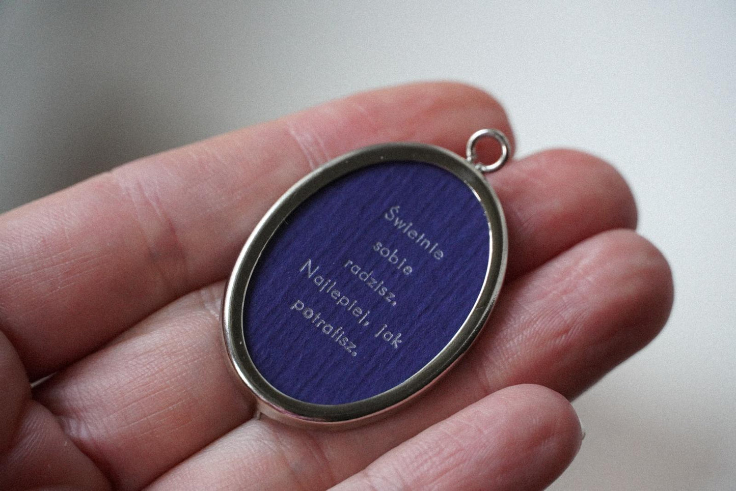 przypinki pełne dobrych słów